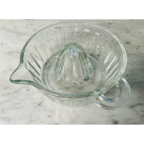 Vintage Indiana Clear Glass Citrus Juicer Reamer Side Spout Loop Tab Handle Deep - Picture 1 of 9